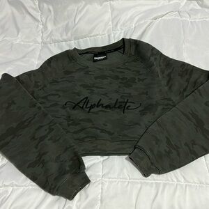 Alphalete Camo Cropped Sweatshirt